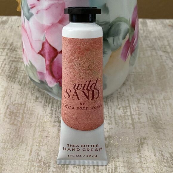 Lot of 4 NWT! Bath & Body Beach Theme Products: 1 Candle, 1 Soap & 2 Lotions - Picture 10 of 12